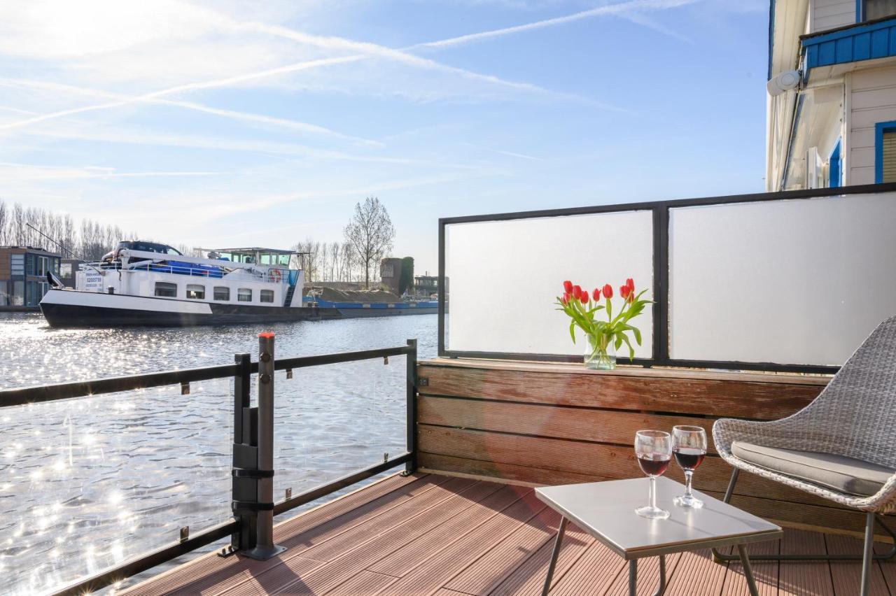 Houseboat Studio With Canalview And Free Bikes Amszterdam Kültér fotó